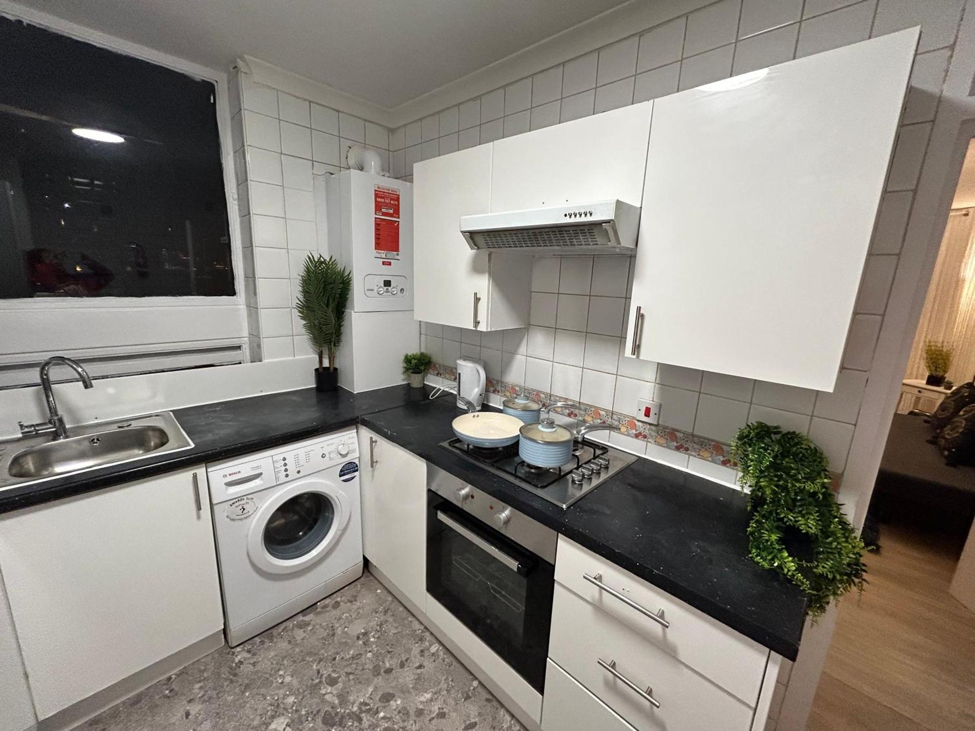 Posh 2 Bedroom Living Kitchen 2 Bathroom * London