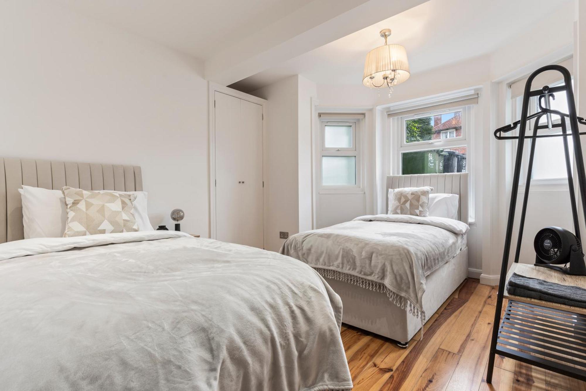 Apartment Charming 2-bed Flat With Garden In London