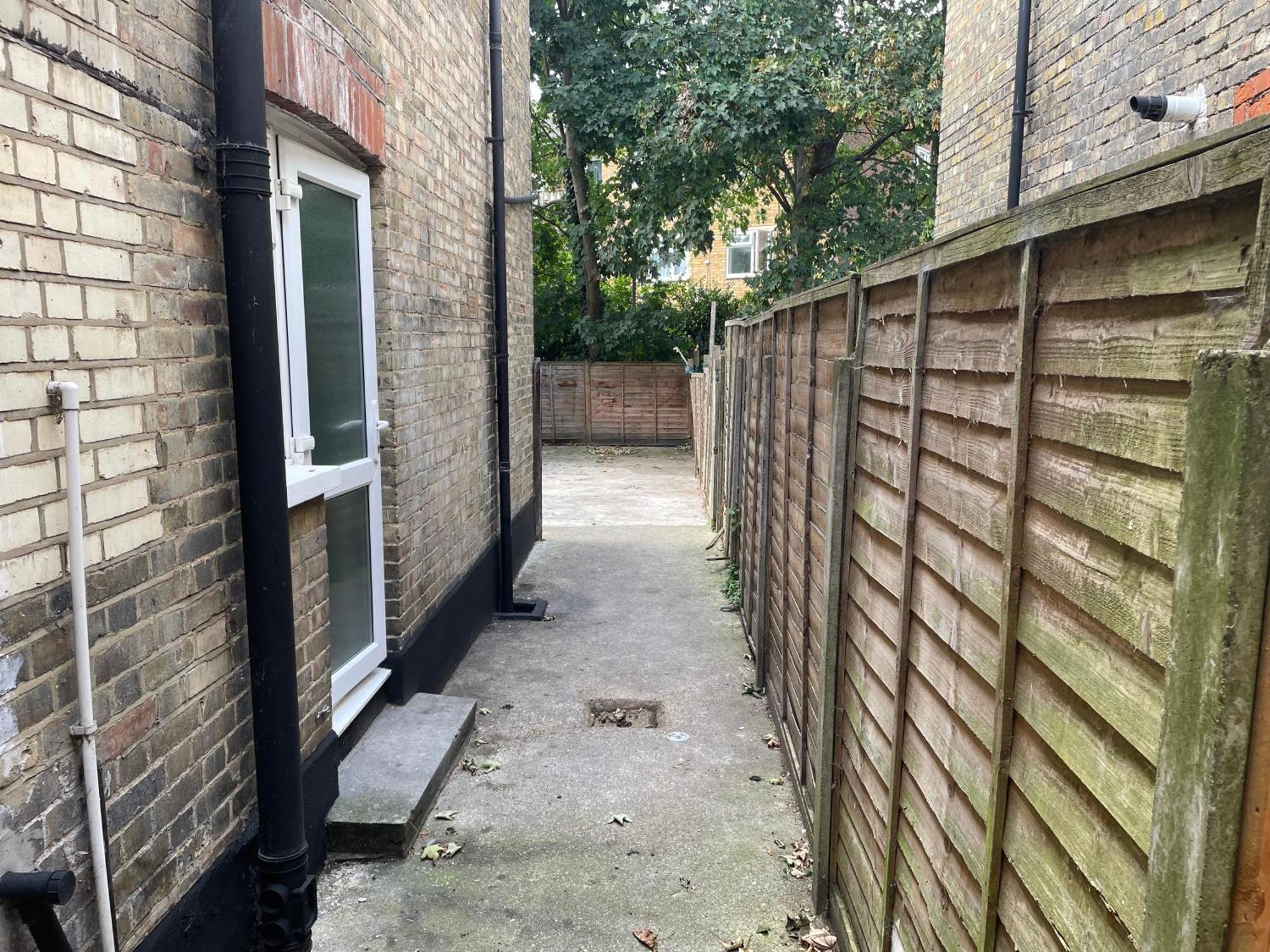 New With Large Garden Appartement