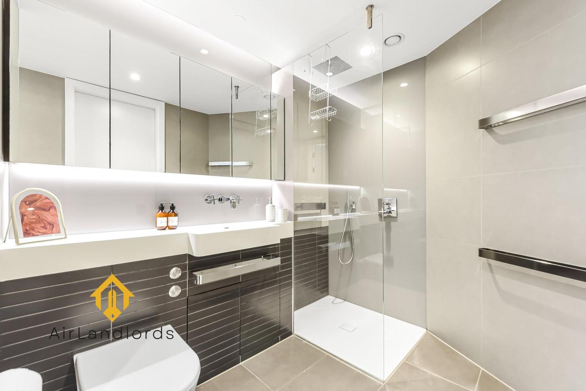 Modern 1 Bedroom Flat In The Heart Of Battersea Lägenhet London