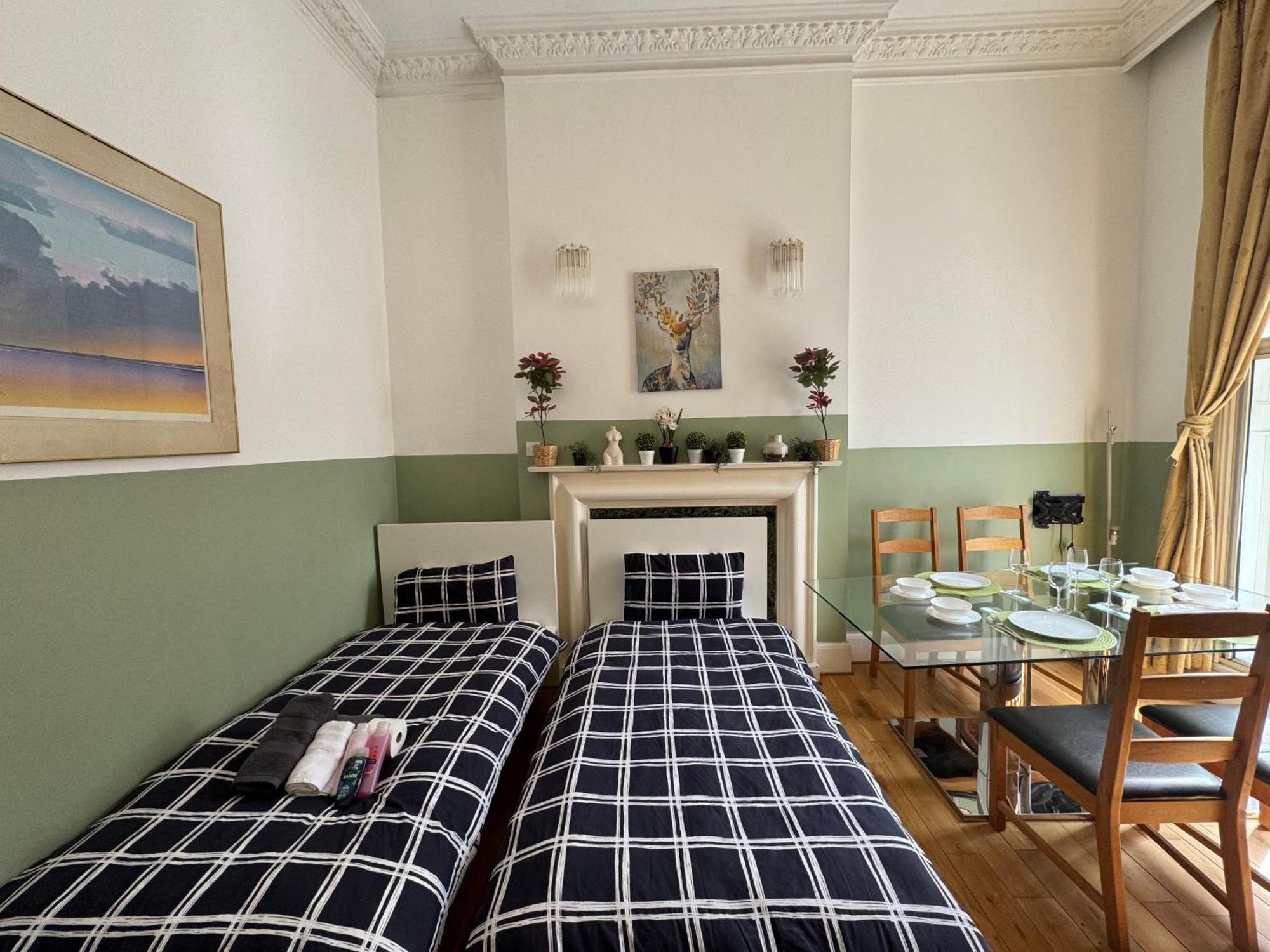 And Affordable Flat For 6 People In Zone 1 - Baker Street - With Breakfast Included * Londra