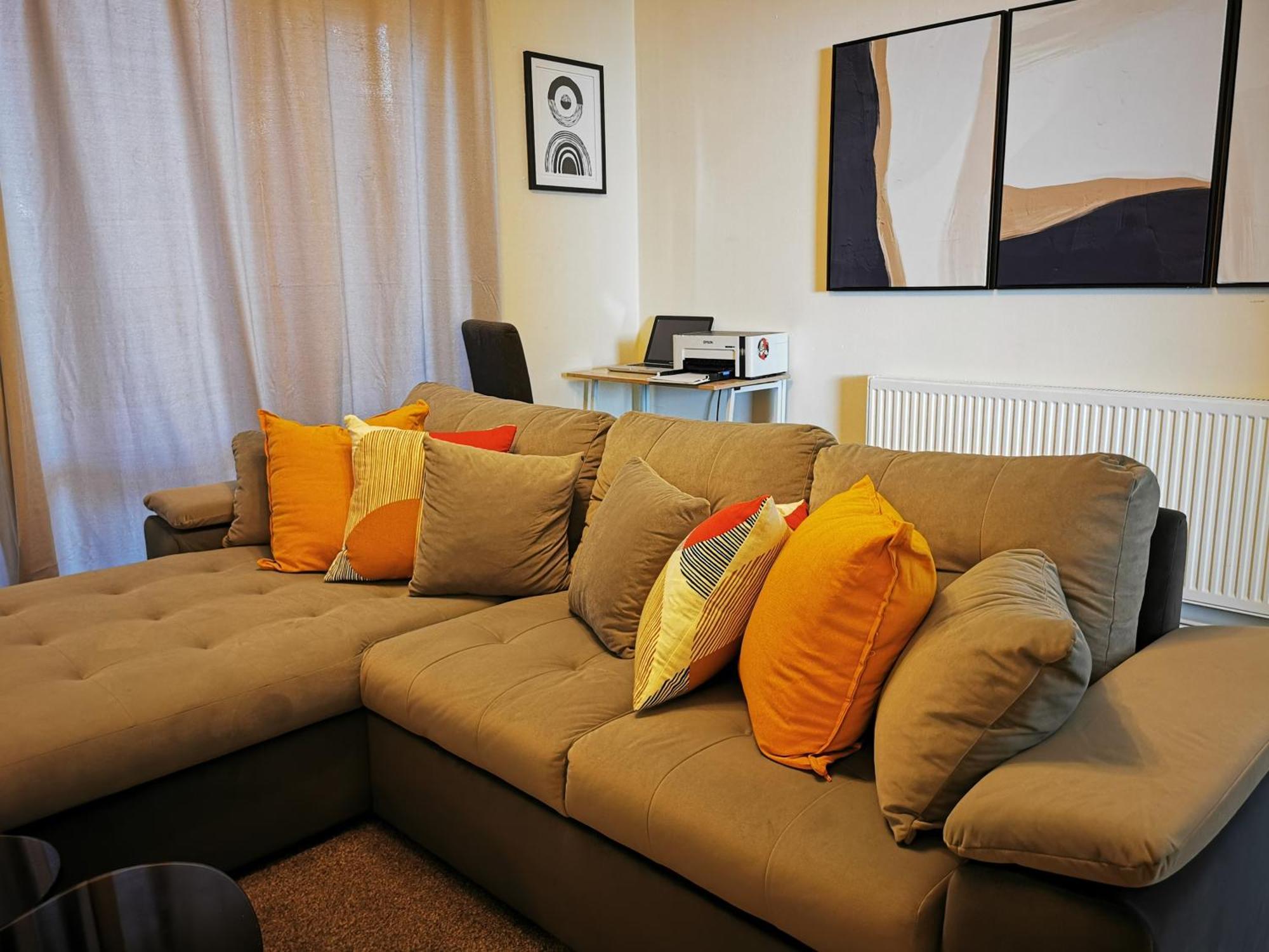 Charming House With 3 Bedrooms Near O2arena Feriehus London