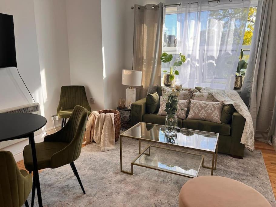 Lovely 1bdr Flat Next To Earls Court Station Leilighet London