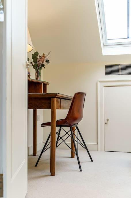 Hébergement de vacances Stunning Notting Hill 3 Bed With Air Con Londres