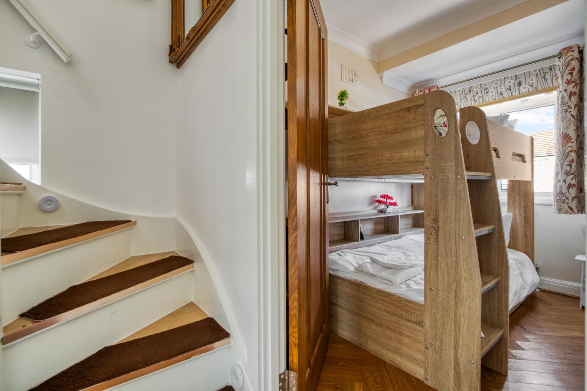 Holiday home Casa Marina- 4 Bedroom House With Garden And Balcony