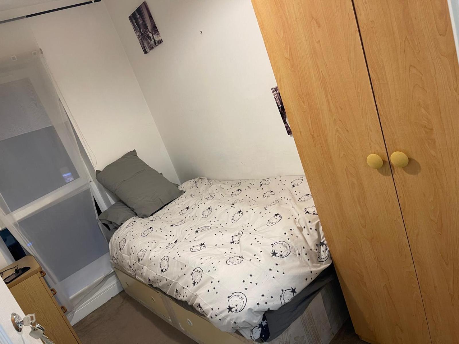 En-suite Cozy Double Bedroom Guest house