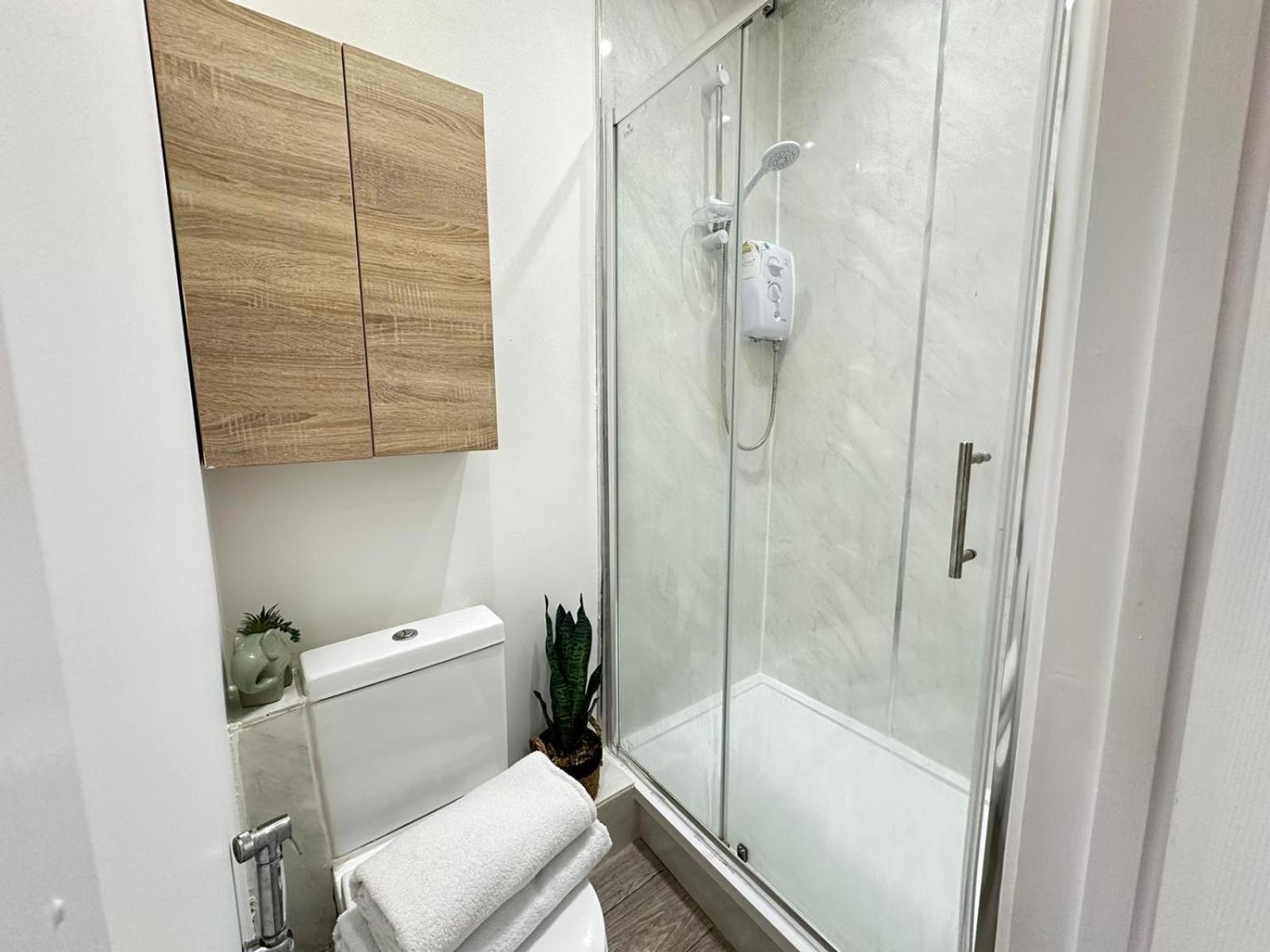 Harrow Road One Bedroom Appartement *