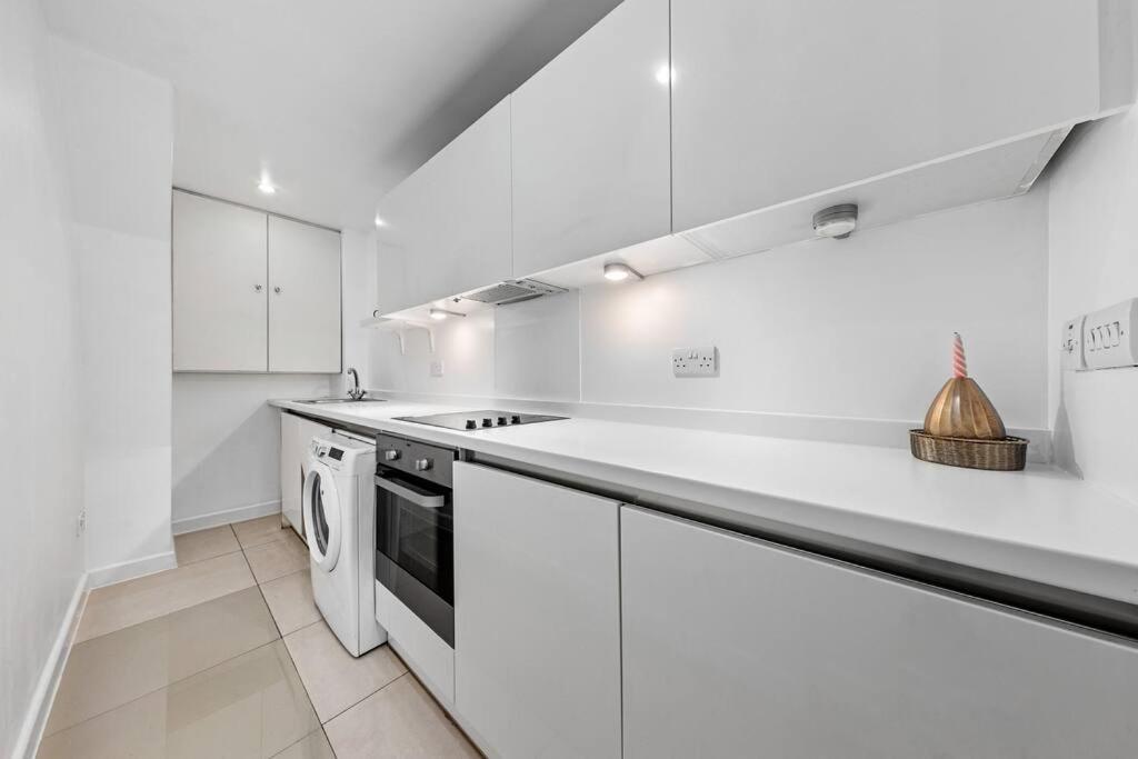 3 Bedroom Flat In Mayfair Hy4 * London