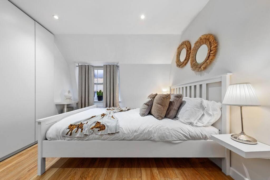 Apartment 3 Bedroom Flat In Mayfair Hy4