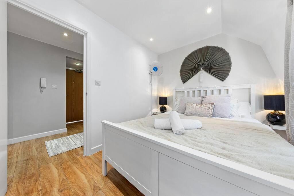 3 Bedroom Flat In Mayfair Hy4 * London