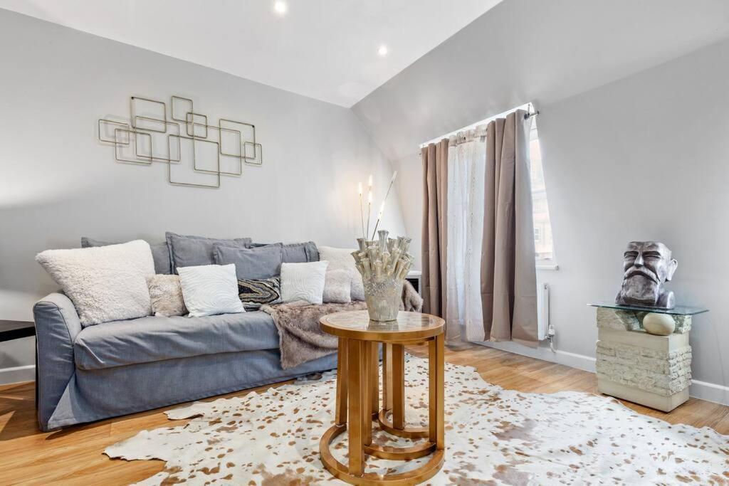 3 Bedroom Flat In Mayfair Hy4 Londen