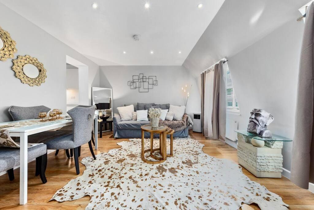 3 Bedroom Flat In Mayfair Hy4 Appartement Londen