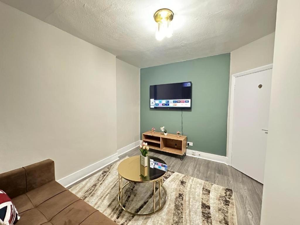 Central One Bedroom Londra