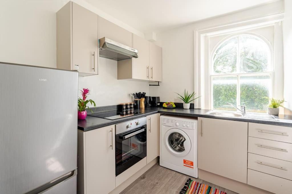 Notting Hill - Luxury Up To 6 Sleeps * Londen