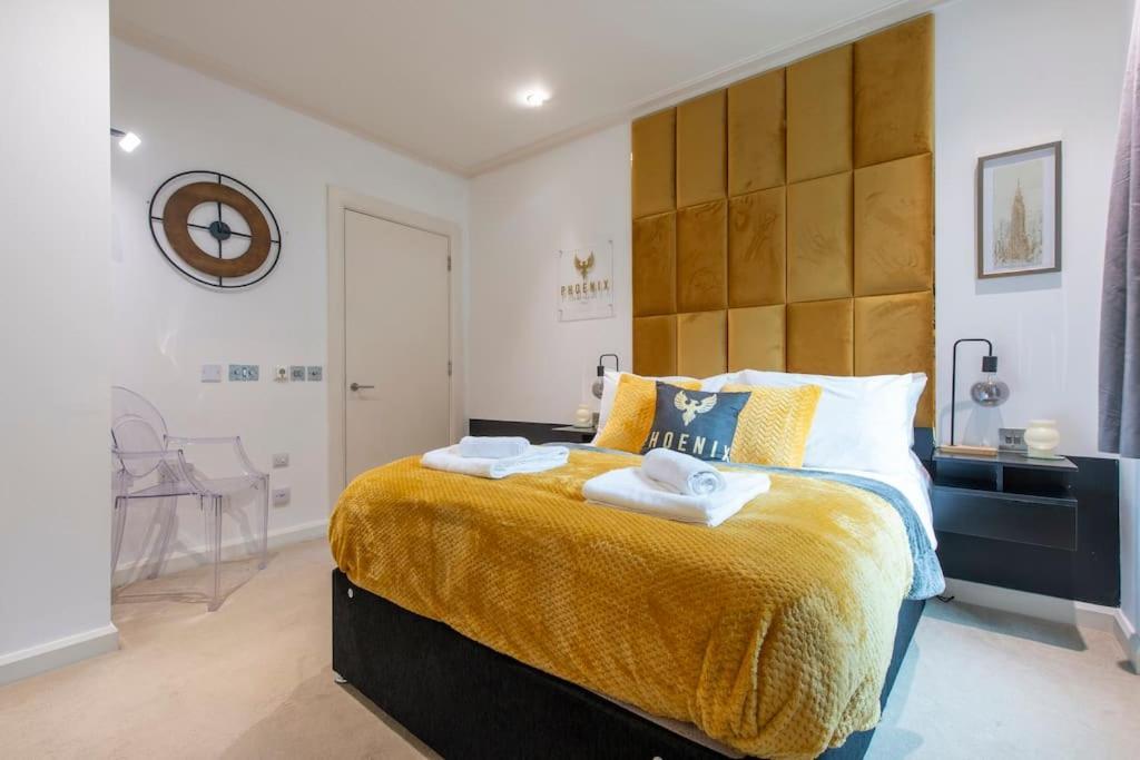 24hr Concierge, Gym, Pool, Museum, Shopping Centre Lägenhet *