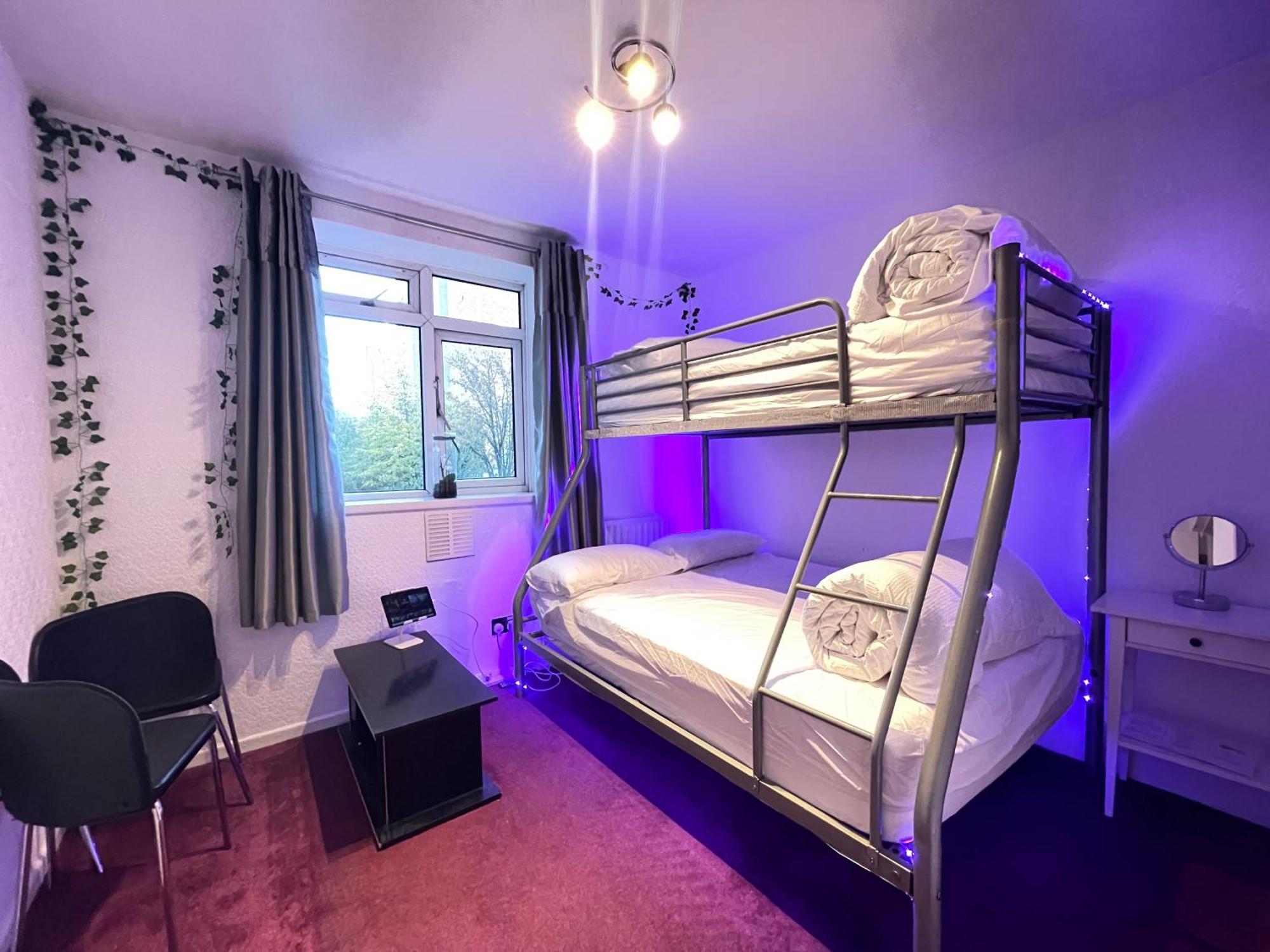 Privatunterkunft With Kitchen In *