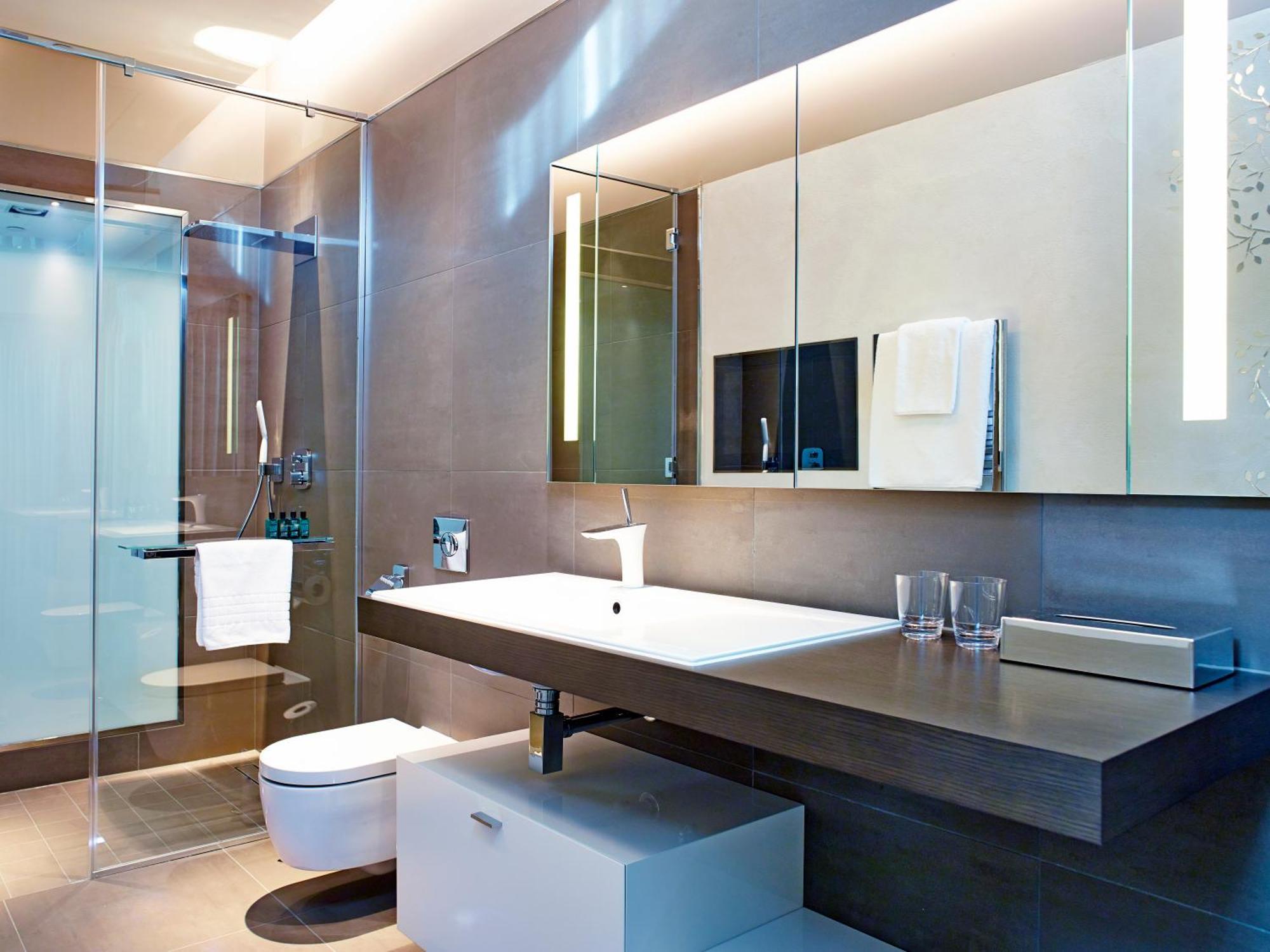 Cheval Three Quays At The Tower Of 5*