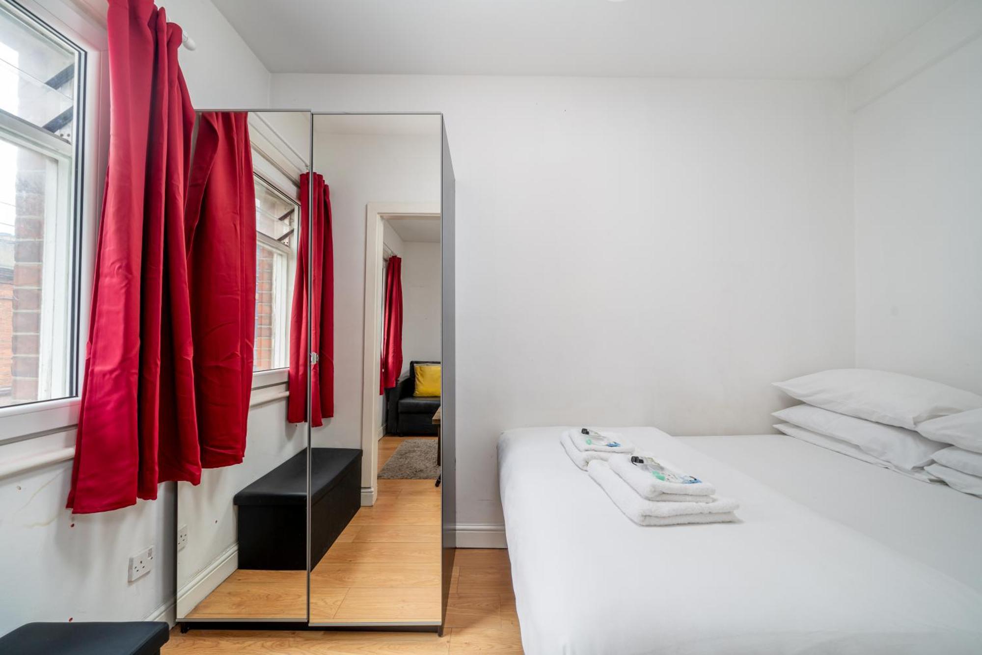 Carnaby & Oxford Street - Soho - One Bedroom - Double Bed & Sofabed Appartement Londen