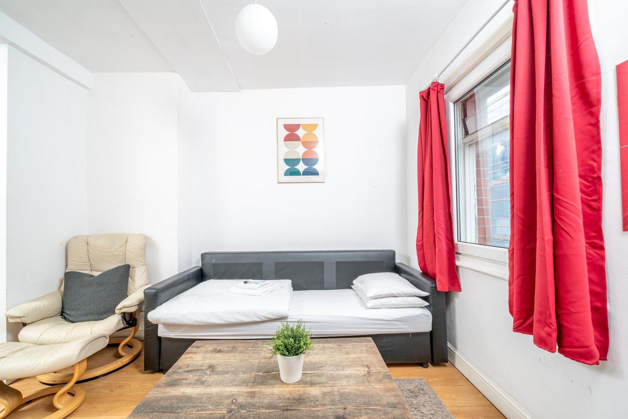 Carnaby & Oxford Street - Soho - One Bedroom - Double Bed & Sofabed * Londen