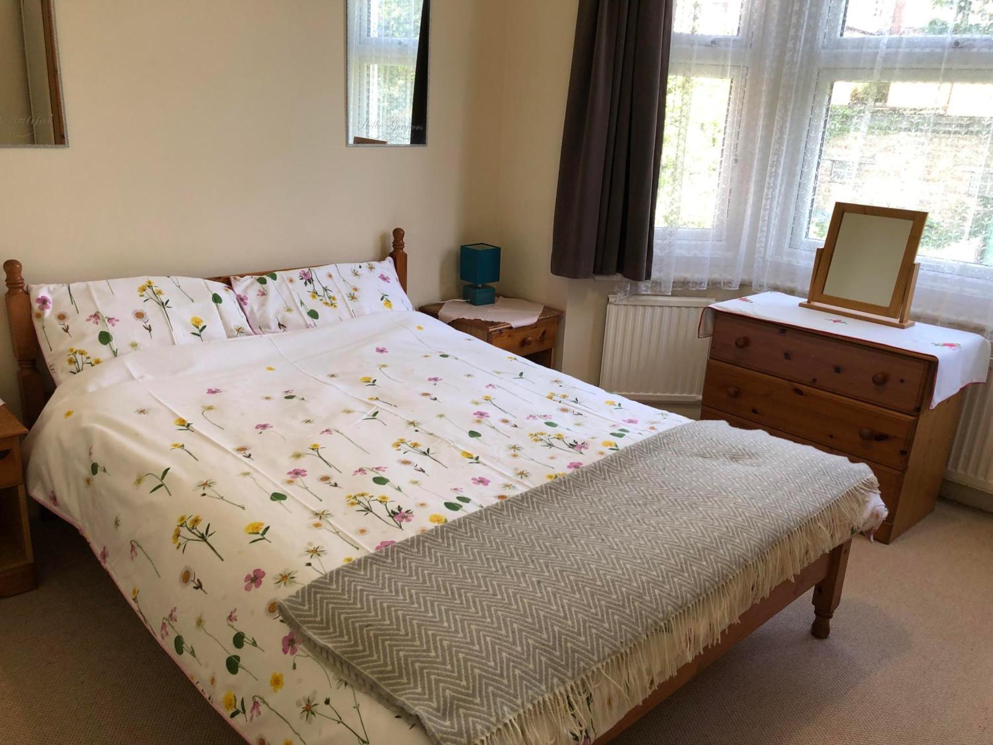 Apartment Spacious West 2 Bedroom London