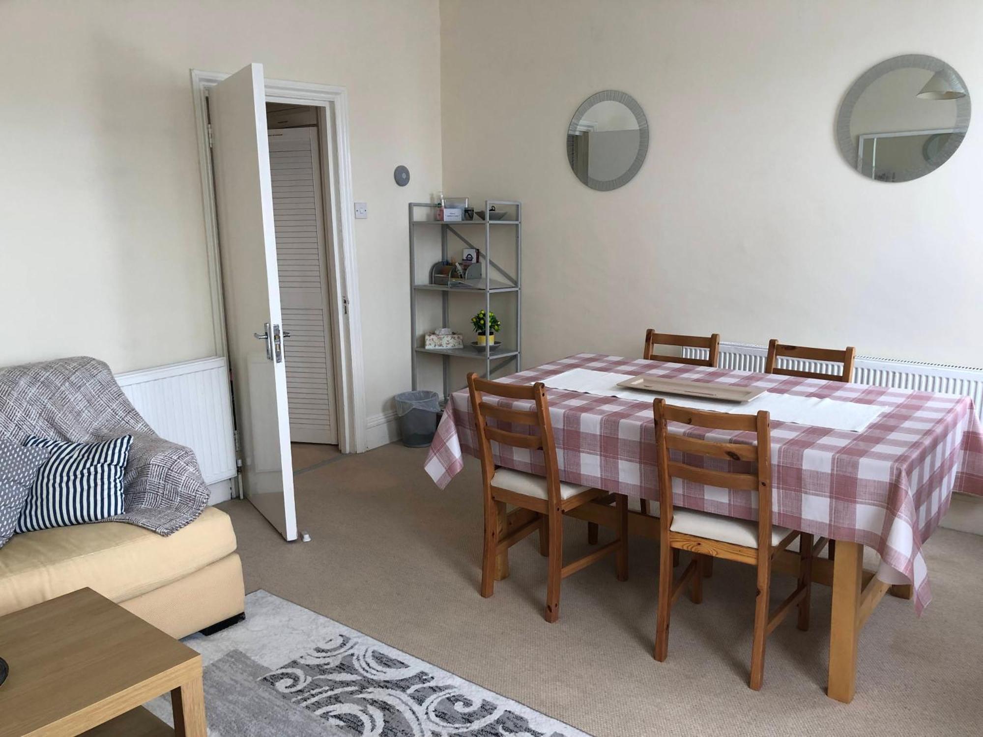 Apartment Spacious West 2 Bedroom London