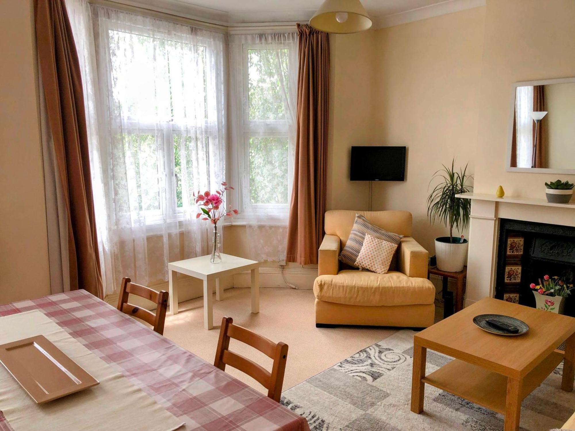 Spacious West 2 Bedroom Apartment