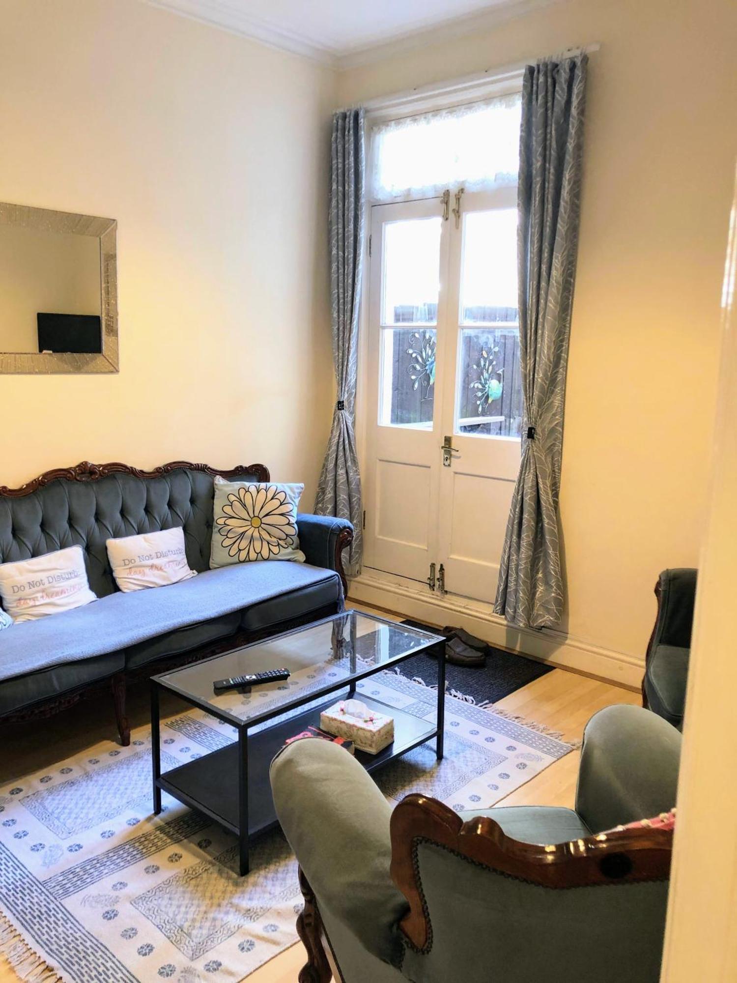 Appartamento Spacious West 2 Bedroom Londra