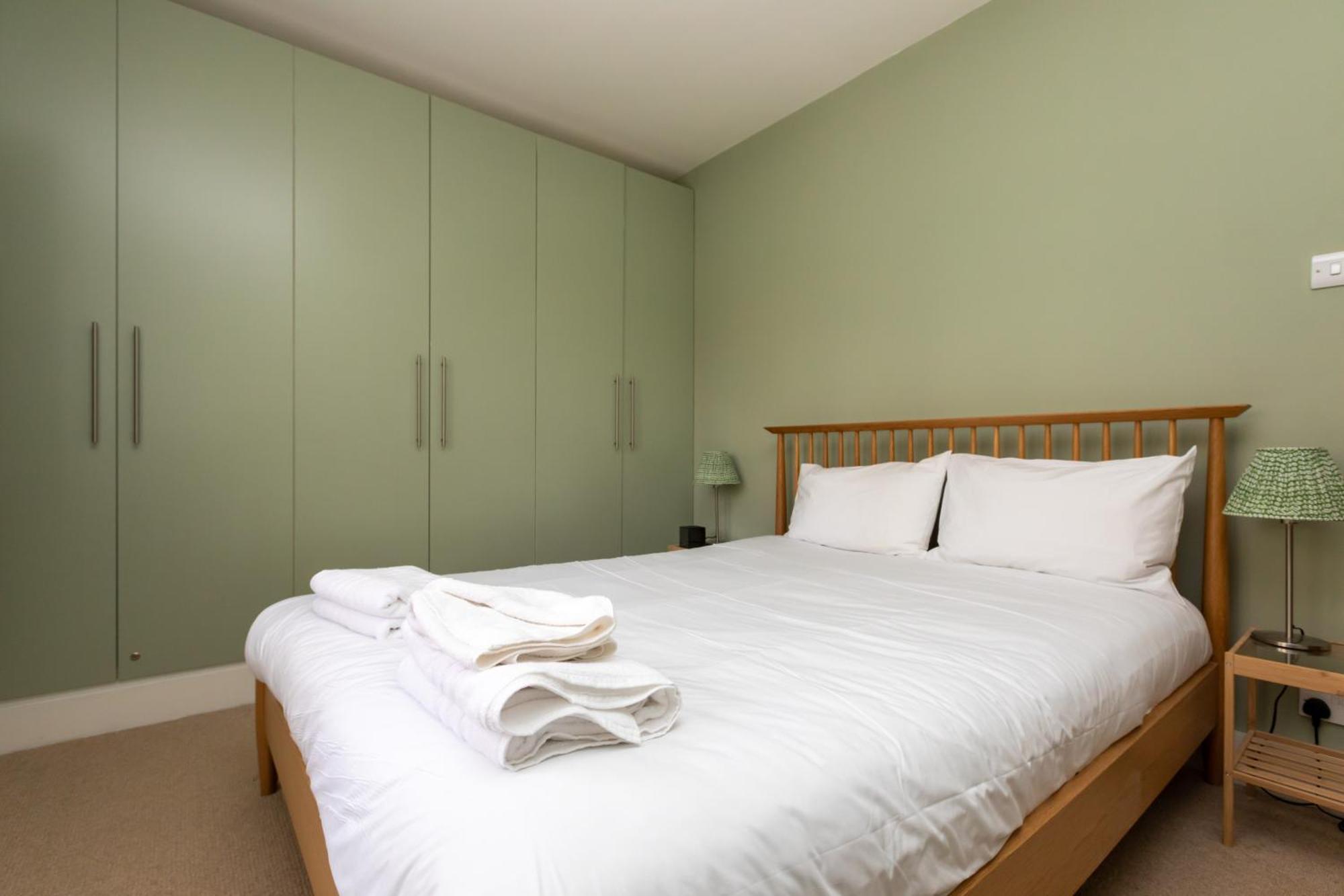 Beautiful & Cosy 2bd House - Southwark Feriehus *