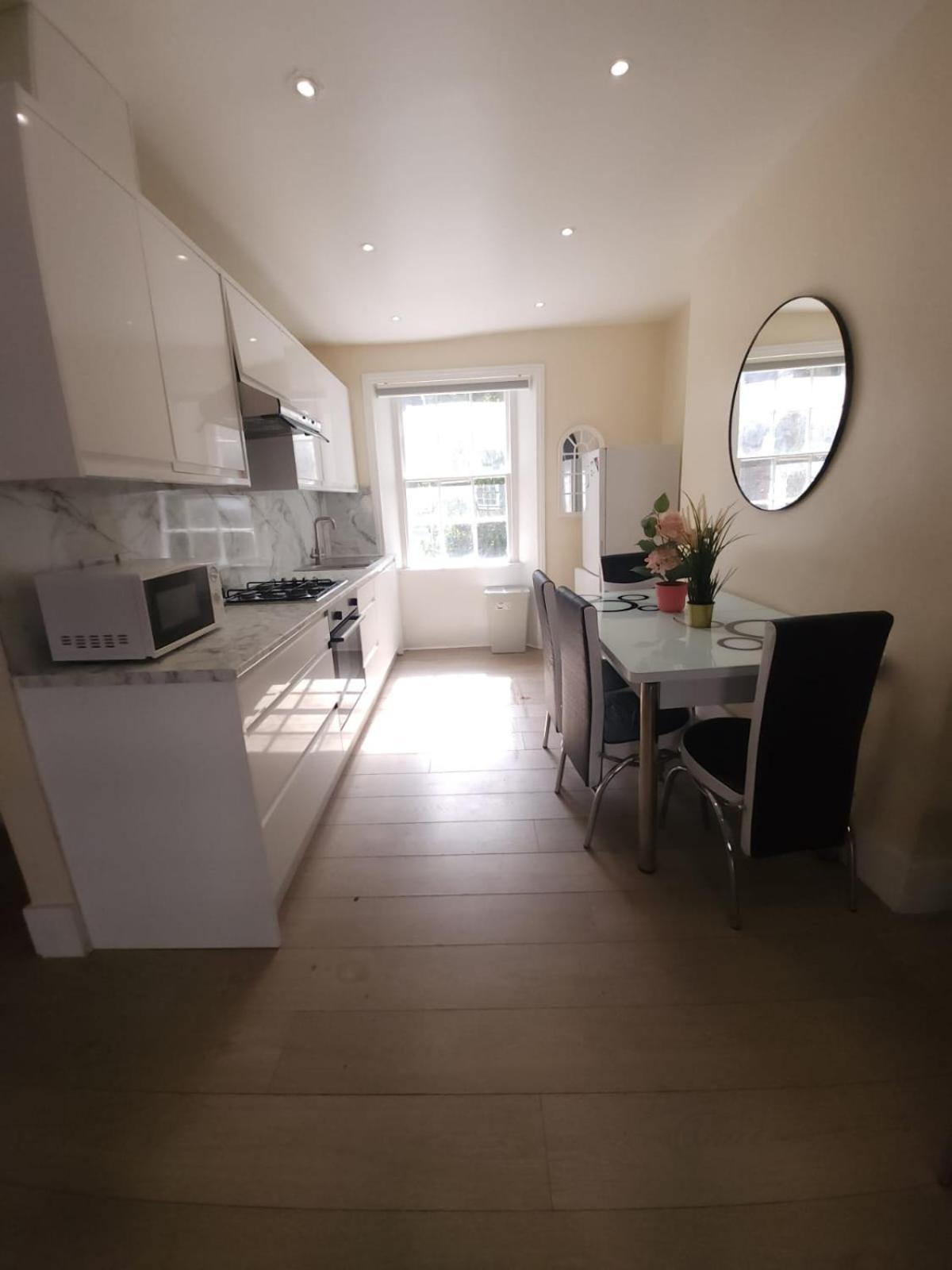 Renovu Premium Homes In Kensington Lägenhet London