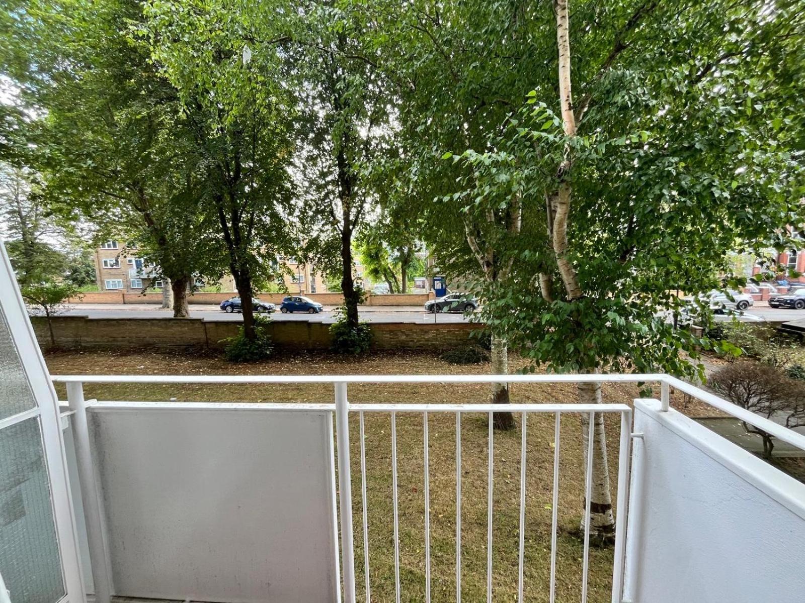 Beautiful 2 Bedroom & Balcony Flat In