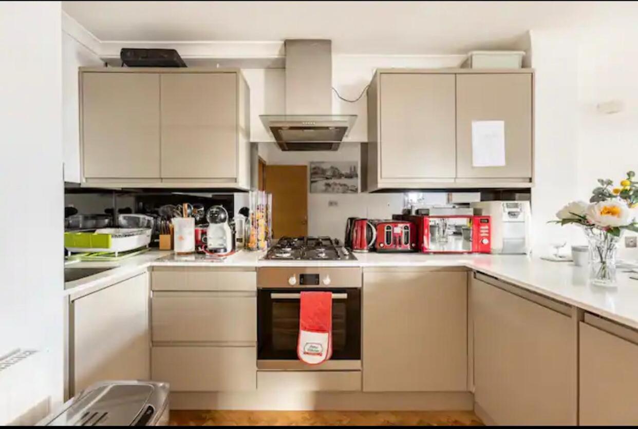 Appartement Stunning 2 Bedrooms, 2 Bathrooms Flat.