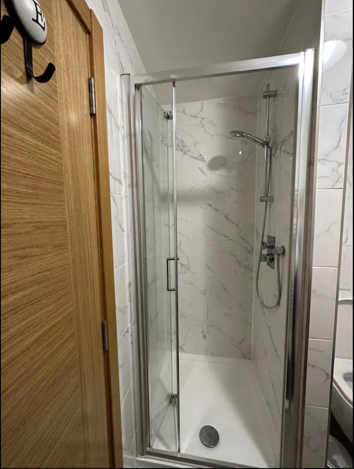 Stunning 2 Bedrooms, 2 Bathrooms Flat. Londen