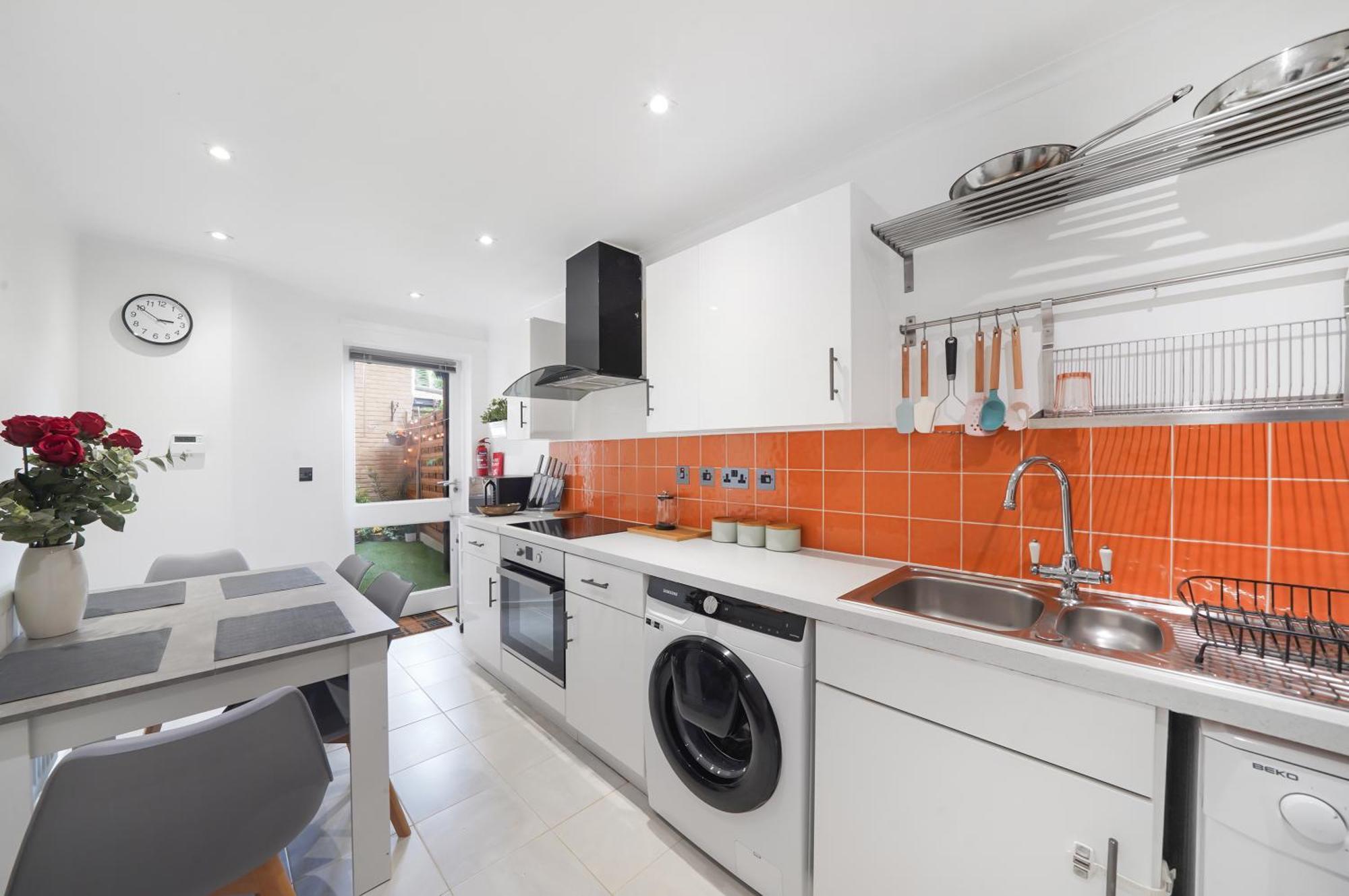 A Beautiful Stylish 2 Bedroom -city Of Appartamento