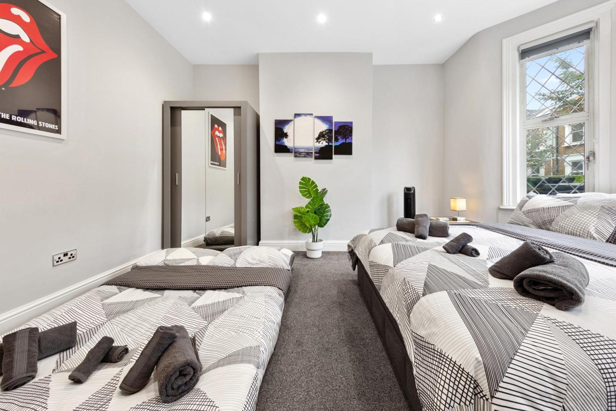 Modern In Shepherds Bush, Near Westfield Londen