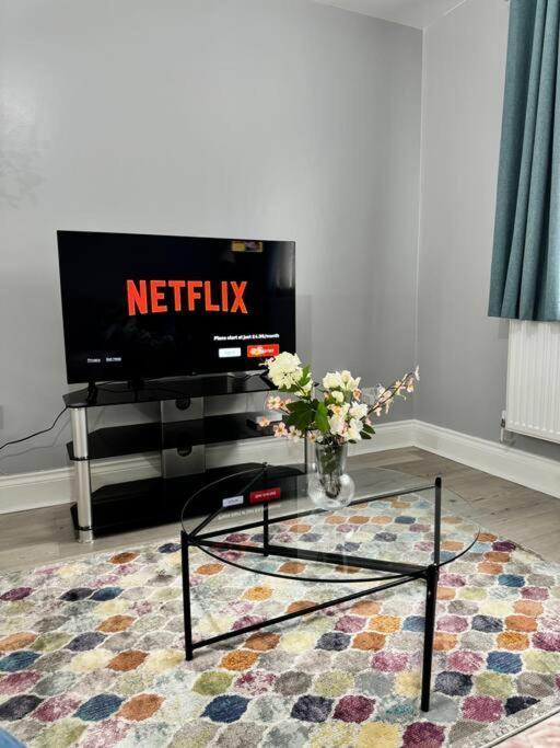 Garden 1-bed Flat 30min To Downtown & Free Parking * Londen