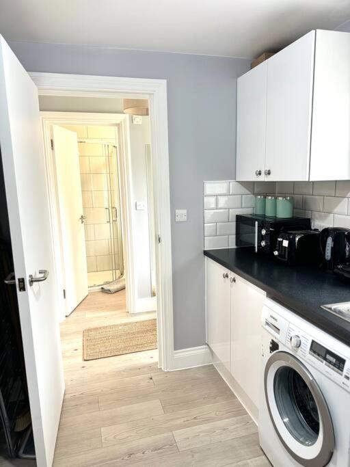 Garden 1-bed Flat 30min To Downtown & Free Parking Londen