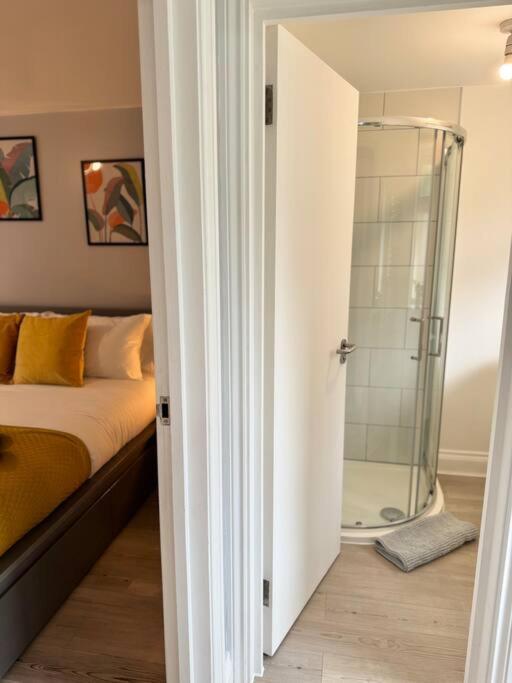 Garden 1-bed Flat 30min To Downtown & Free Parking Londen