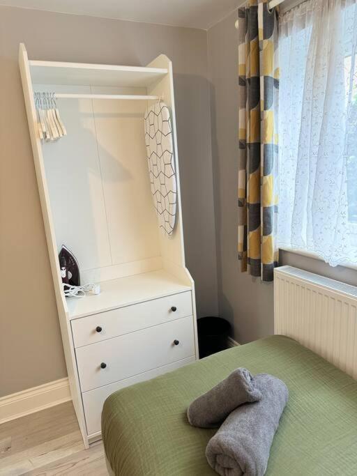 Appartement Garden 1-bed Flat 30min To Downtown & Free Parking Londen