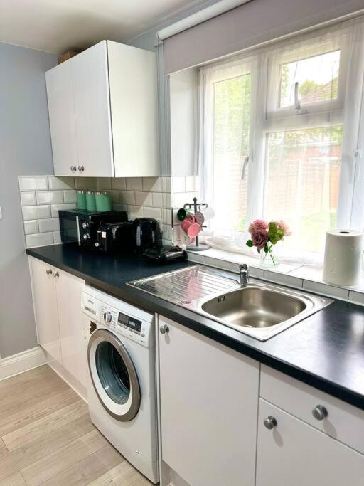 Garden 1-bed Flat 30min To Downtown & Free Parking Appartement