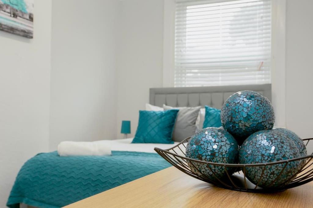 Appartement Large Stylish 2bedroom Flat In Wood Londen