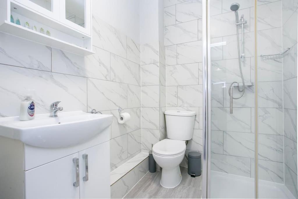 Large Stylish 2bedroom Flat In Wood Appartement *