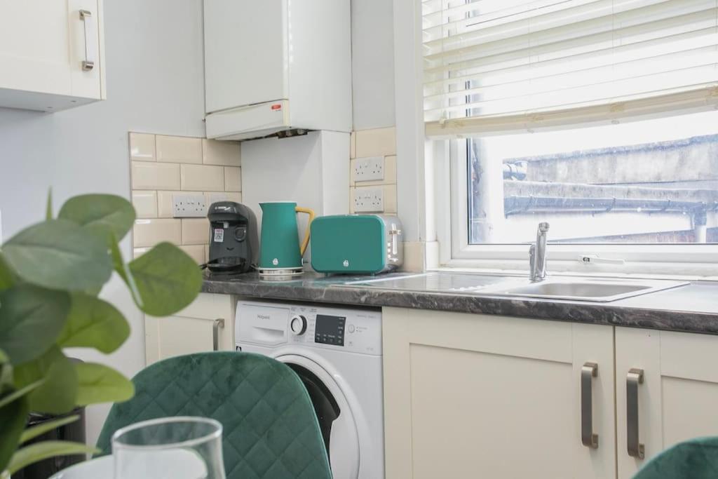 Large Stylish 2bedroom Flat In Wood Londen