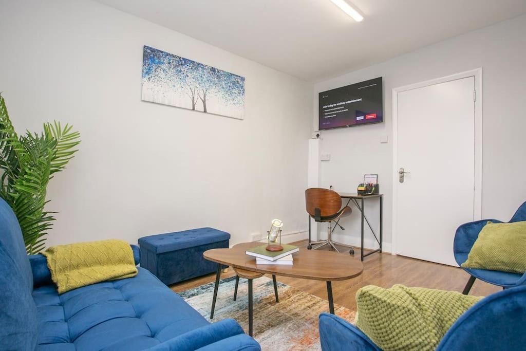 Large Stylish 2bedroom Flat In Wood Appartement Londen