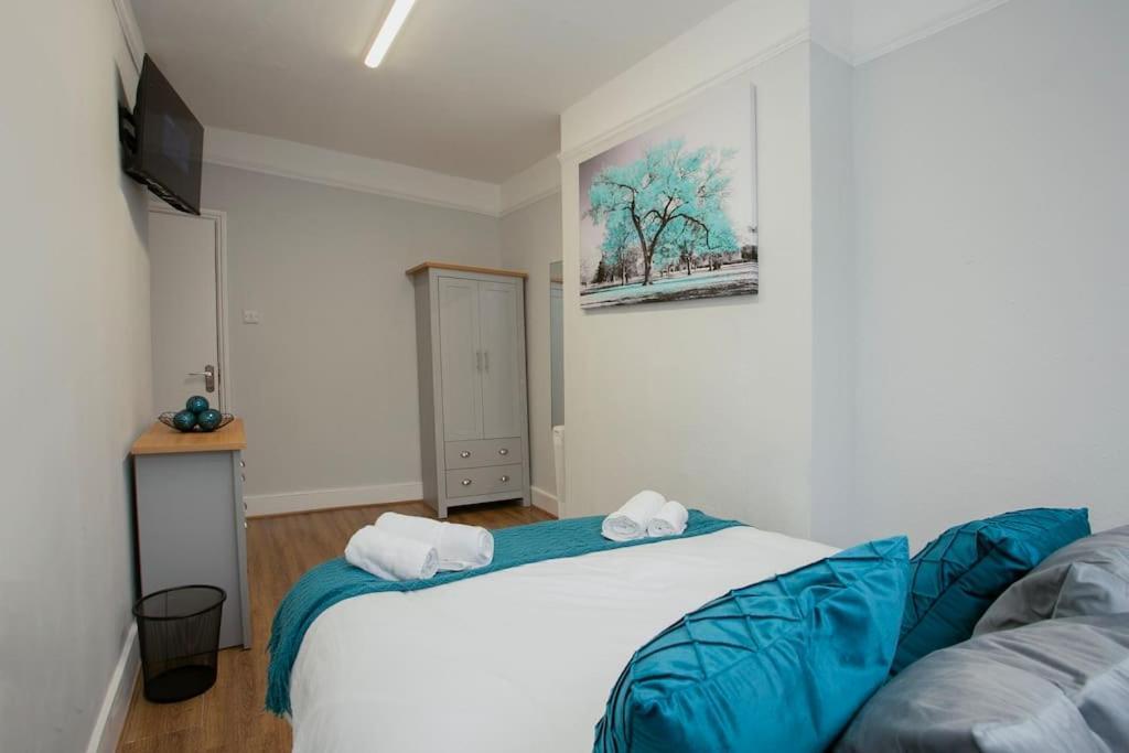 Large Stylish 2bedroom Flat In Wood Londen