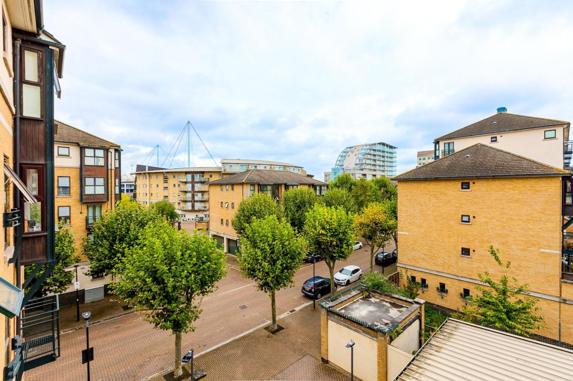 Bright New 2br Flat With Balcony Near Excel Londen
