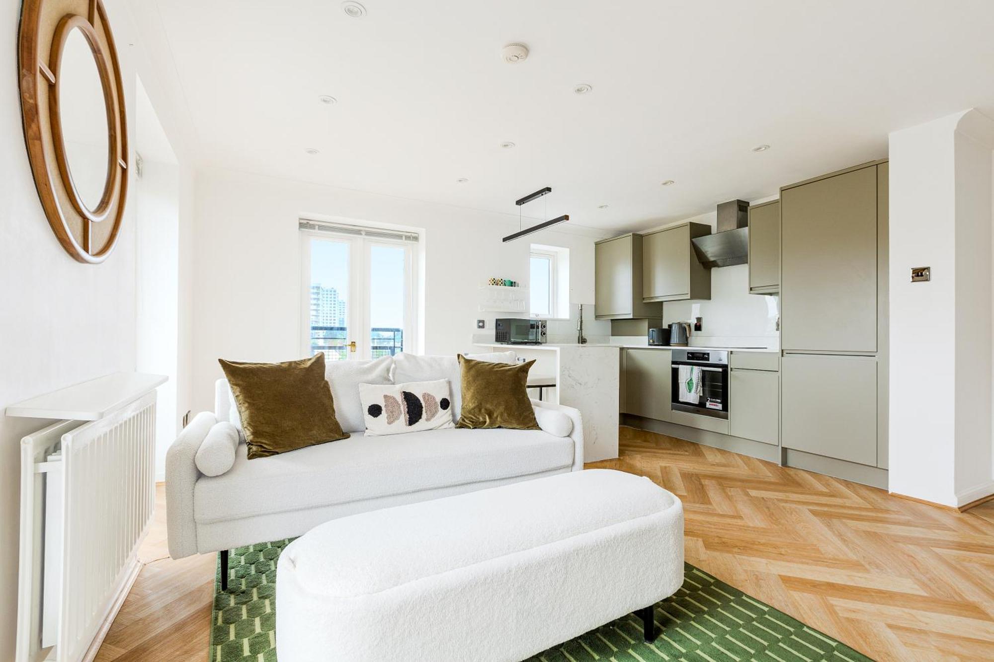 Bright New 2br Flat With Balcony Near Excel * Londen