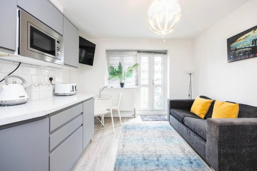Modernised 3 Bed Pad Near Trendy Shoreditch Ground Floor With Balcony Lejlighed London