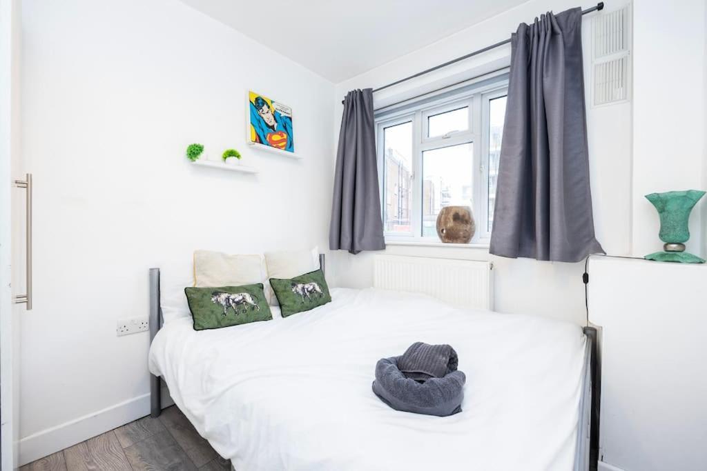 Modernised 3 Bed Pad Near Trendy Shoreditch Ground Floor With Balcony Lejlighed *