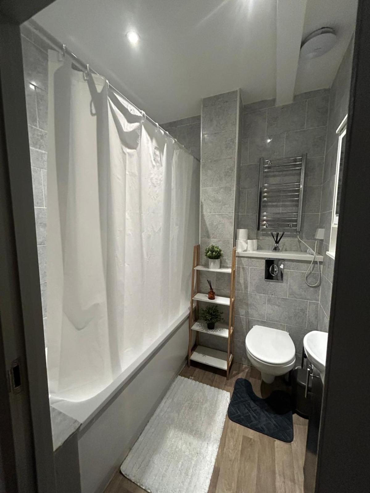 Kingcross 3 Bedroom Flat, 3mins To Euston * Londen