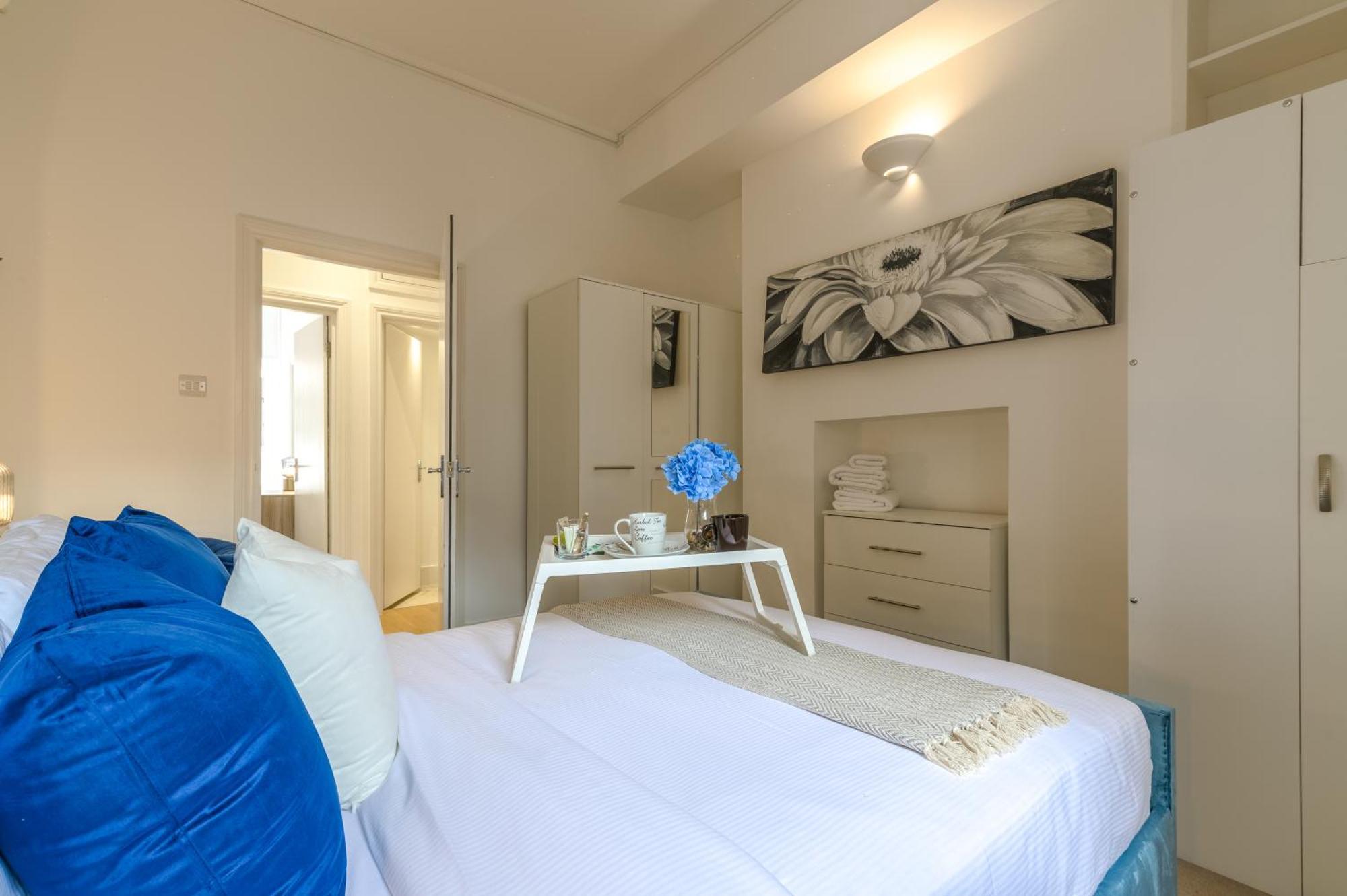 Two Bed By Livestay Short Lets & Serviced Near Oxford Circus Leilighet London